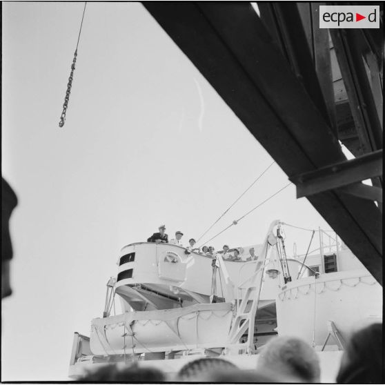 Le paquebot le Kairouan quittant le port d'Alger avec à son bord le général Cailles.