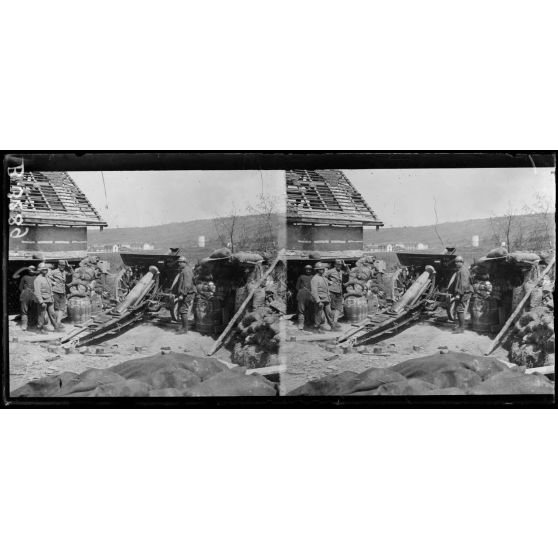 Région de Verdun, près du fort St-Michel. Canon de 105 à tir rapide pendant le tir. [légende d'origine]