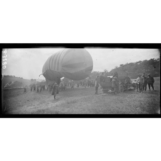 Sivry-la-Perche (Meuse) : saucisse et treuil automobile. [légende d'origine]