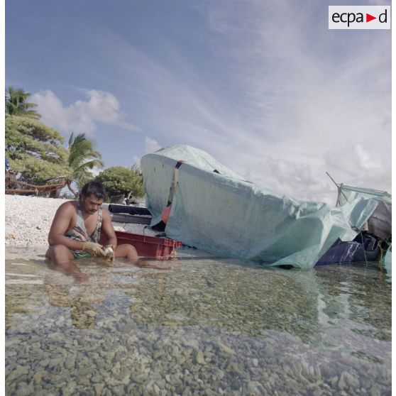Portrait d'un pêcheur de bénitiers de l'atoll d'Hao dans l'archipel des Tuamotu.