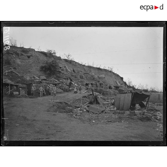 Le Mont-Rouge, P.C et abris. [légende d'origine]