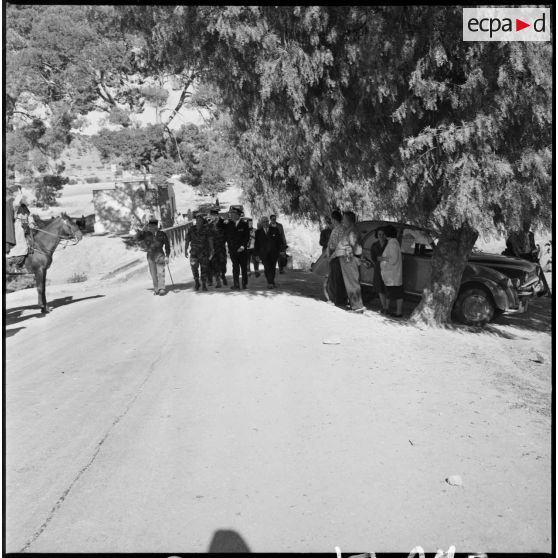 Cérémonie de remise des clés. [Description en cours]