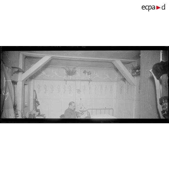 (La Renarde (Marne)) au front. Camp du médecin chef Docteur Vallot. (fresques originales sur le mur). [légende d'origine]