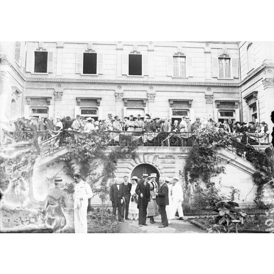 [Contantinople.Une réception à l'Ambassade de France.]