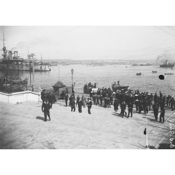 Constantinople. Récéption à l'Ambassade de France. Le général Coullon. [légende d'origine]