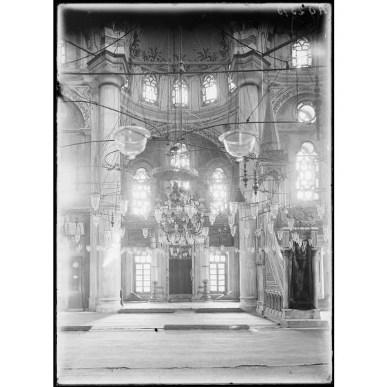 Constantinople. Stamboul. Mosquée Validée [Valide]. Intérieur. [légende d'origine]