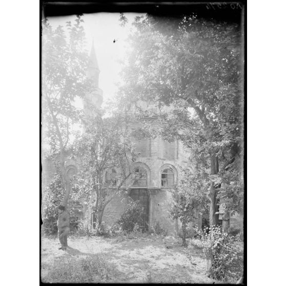 Constantinople. Stamboul. Mosquée zemi Validée [Valide]. Façade est. [légende d'origine]