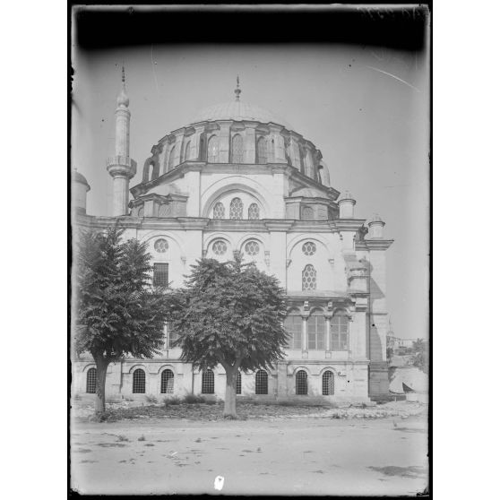Constantinople. Stamboul. Mosquée zemi Validée [Valide]. Façade est. [légende d'origine]
