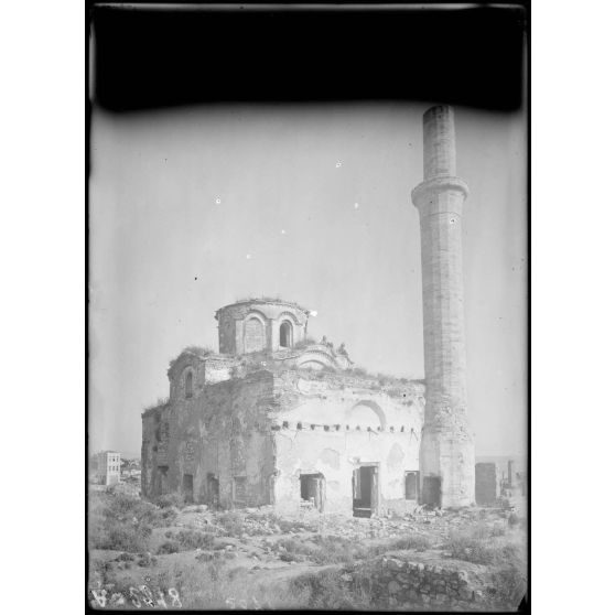 Constantinople. Stamboul. Les ruines d'une église byzantine transformée en mosquée. [légende d'origine]
