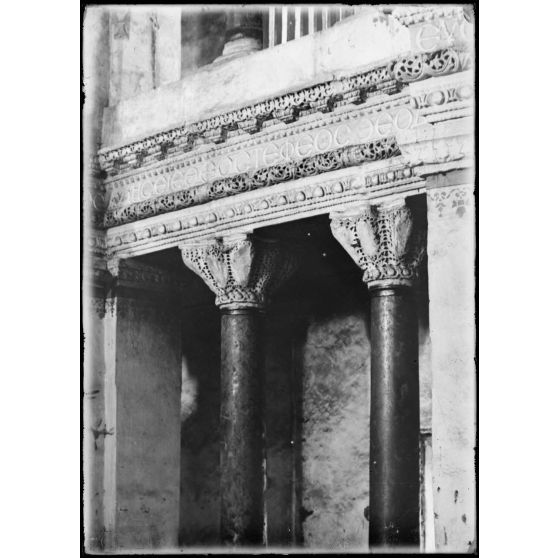 Constantinople. Stamboul. Ancienne église des Saints Serge et Bacchus. Intérieur. [légende d'origine]