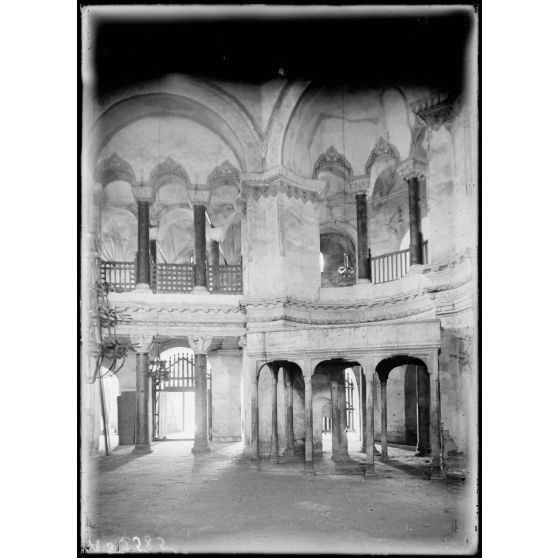 Constantinople. Stamboul. Ancienne église des Saints Serge et Bacchus. Intérieur. [légende d'origine]