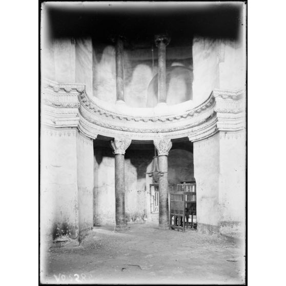 Constantinople. Stamboul. Ancienne église des Saints Serge et Bacchus. Intérieur. [légende d'origine]