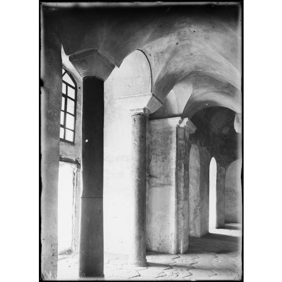 Constantinople. Stamboul. Ancienne église des Saints Serge et Bacchus. Intérieur. [légende d'origine]