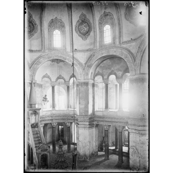 Constantinople. Stamboul. Ancienne église des Saints Serge et Bacchus. Intérieur. [légende d'origine]