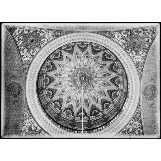 Constantinople. Stamboul. Le zemi Validée [Valide] Djami. Détail de la coupole. [légende d'origine]