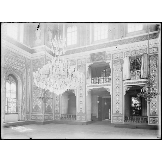 Constantinople. Stamboul. La loge de la Sultane dans la mosquée. [légende d'origine]