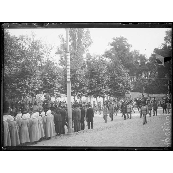 Constantinople. Le sultan se rend au palais de Dohma Balghiche. [légende d'origine]