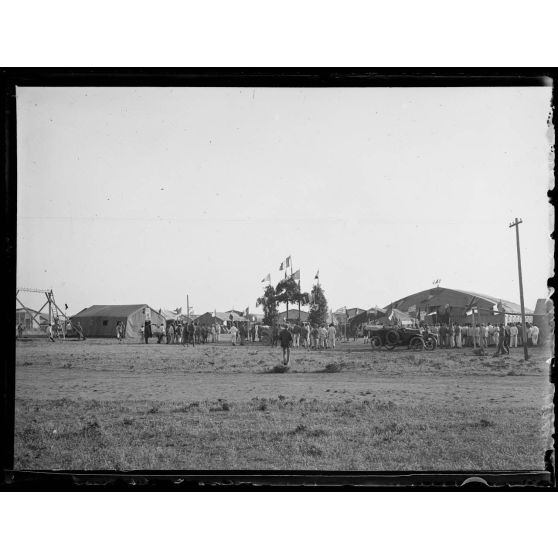 Salonique. Kermesse à l'hôpital lyonnais. Aspect de l'hôpital. [légende d'origine]