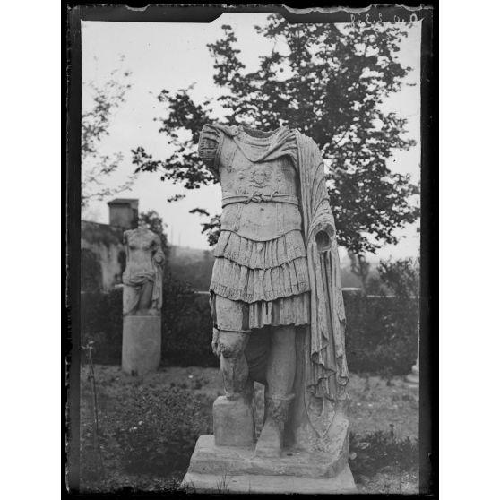 Constantinople. Coupole. Intérieur du Palais Dohna [Dolma] Baghtché. [légende d'origine]