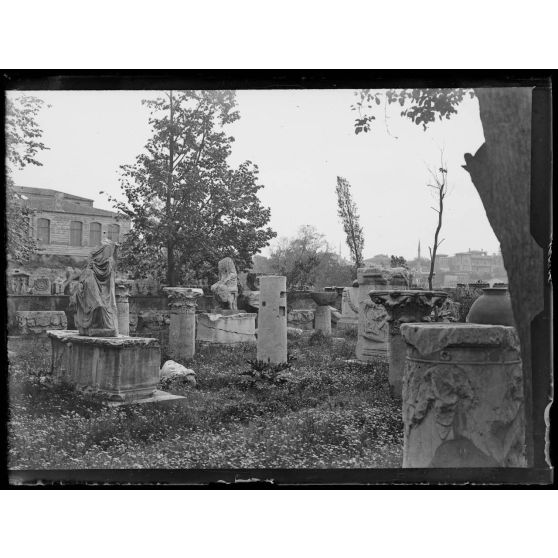 Constantinople. L'entrée du Sultan dans le Palais Dohna [Dolma] Baghtché. [légende d'origine]