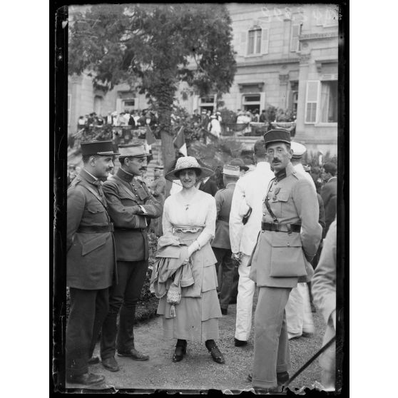 Constantinople. Récéption à l'Ambassade de France. Le général Coullon. [légende d'origine]