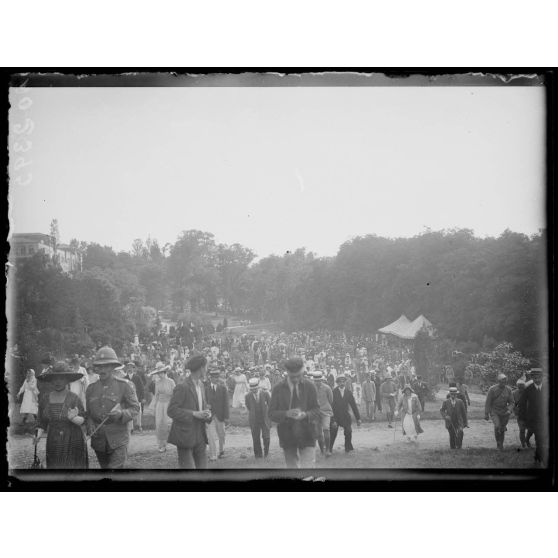 Constantinople. Un coin de la fête. [légende d'origine]