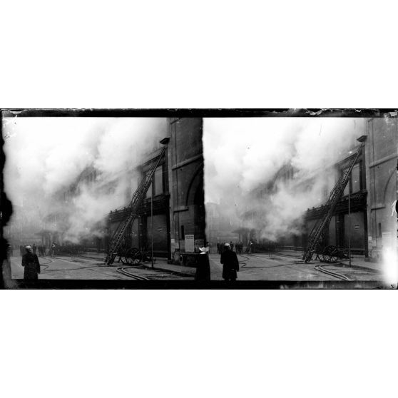 Paris. Incendie de l'annexe des magasins du Bon Marché. [légende d'origine]