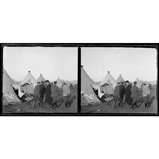 Camp de Zeitenlick. Le général Sarrail et la mission parlementaire à la Division Bailloud (146e Division). [légende d'origine]