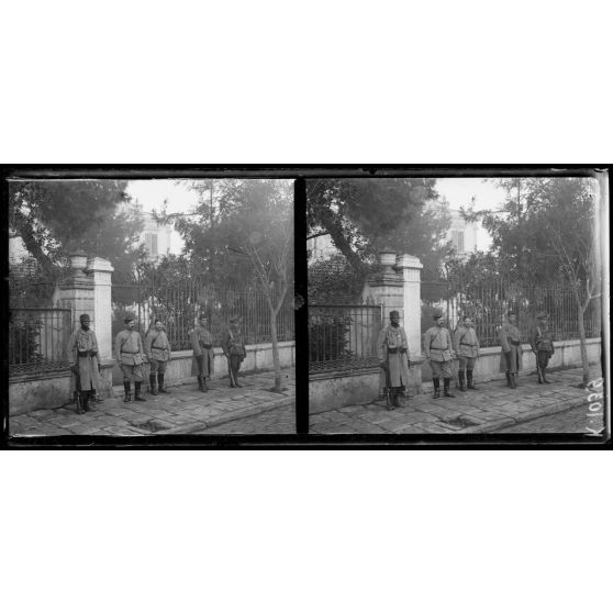Salonique. Consulat de Turquie gardé par les troupes alliées. [légende d'origine]