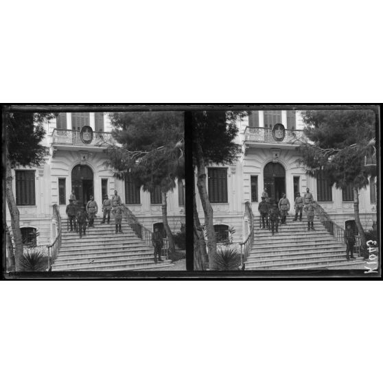 Salonique. Consulat de Bulgarie gardé par les troupes alliées. [légende d'origine]