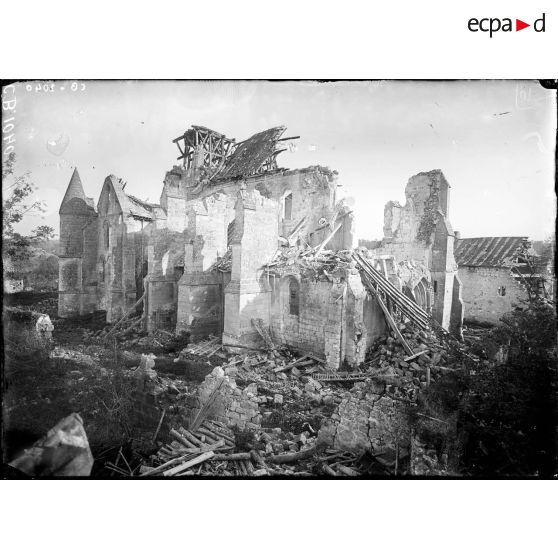 Ruines de l'église d'Amblény. [légende d'origine]