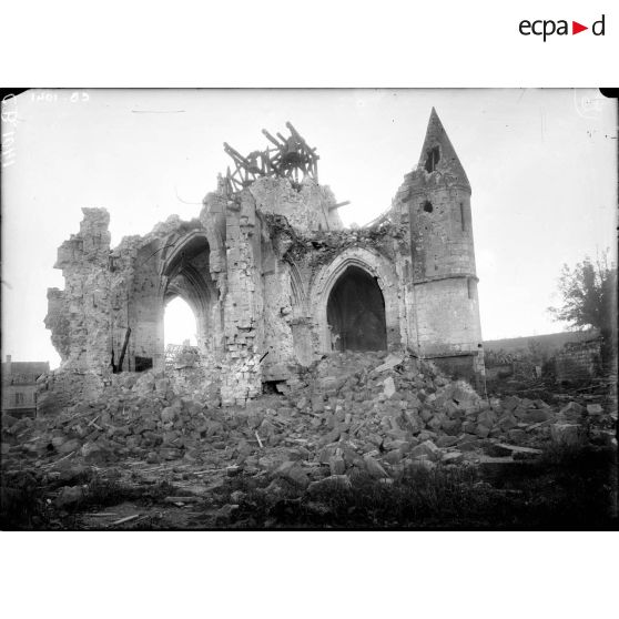 Ruines de l'église d'Amblény. [légende d'origine]