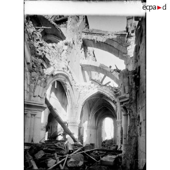 Ruines de l'église d'Amblény. [légende d'origine]