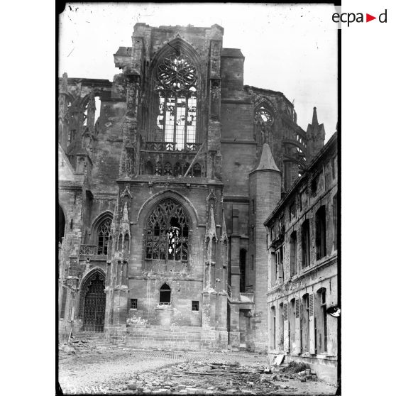 L'église collégiale de Saint-Quentin. [légende d'origine]