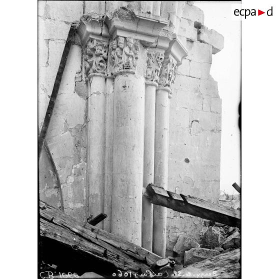 Chapiteau de l'église de Berzy-le-Sec. [légende d'origine]