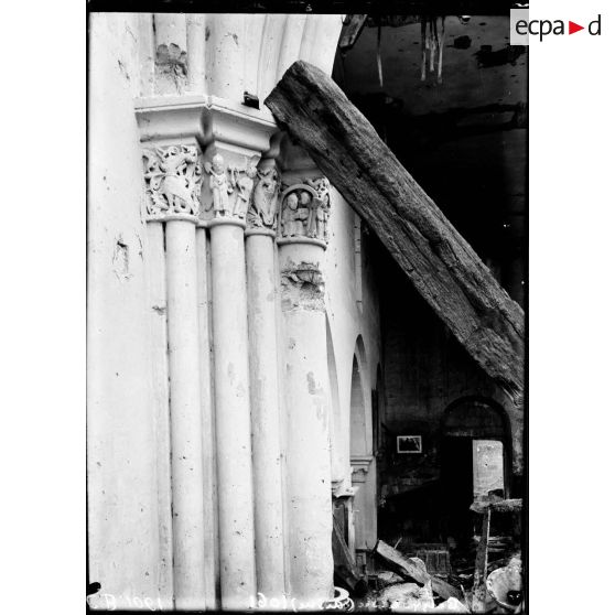 Chapiteau de l'église de Berzy-le-Sec. [légende d'origine]