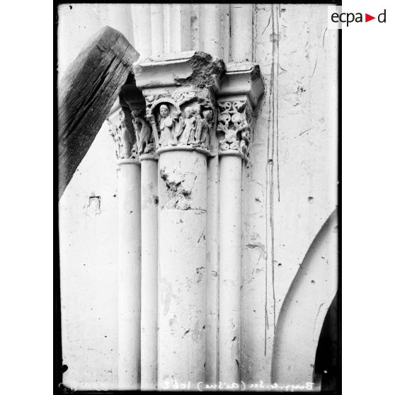 Chapiteau de l'église de Berzy-le-Sec. [légende d'origine]