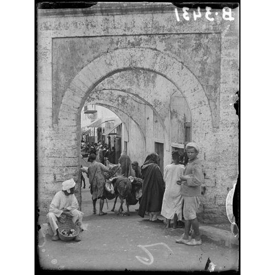 Salé, la rue des Bouchers. [légende d’origine]