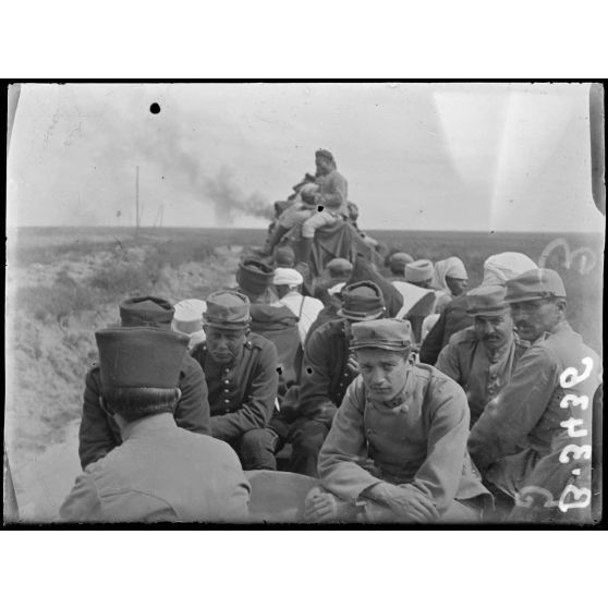 Sur le train de Fez. [légende d’origine]
