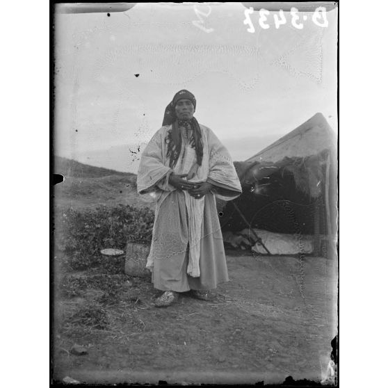 Un indigène du souk de Dar Bel Hamri. [légende d’origine]