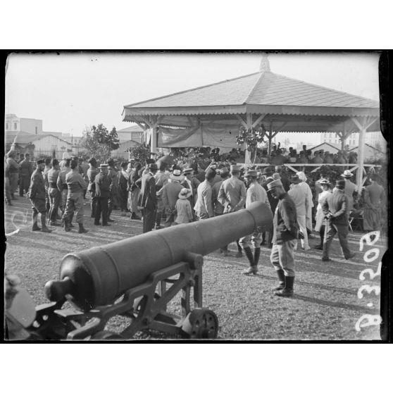 Casablanca, musique militaire dans les jardins de la subdivision. [légende d’origine]