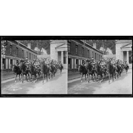 Boves (Somme), défilé de dragons. [légende d’origine]