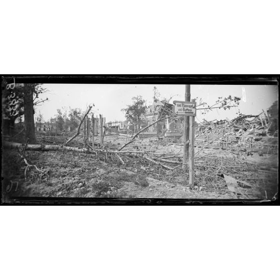 Biaches (Somme), entrée de la sucrerie. [légende d’origine]