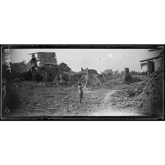 Biaches (Somme), une cour de ferme. [légende d’origine]