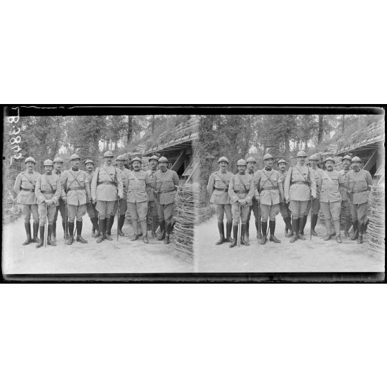 Région de Chuignes (Somme), le général Bourgon commandant la 3e division d’infanterie et son état-major. [légende d’origine]