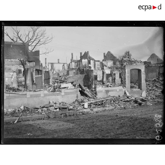 [Ruines à Aussonce, dans les Ardennes.]