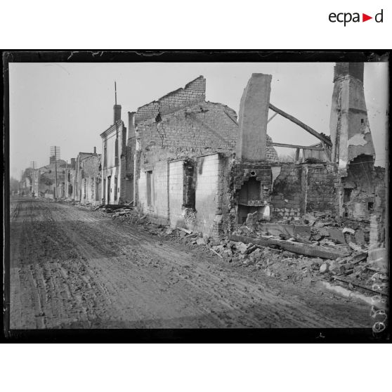 [Ruines à Aussonce, dans les Ardennes.]