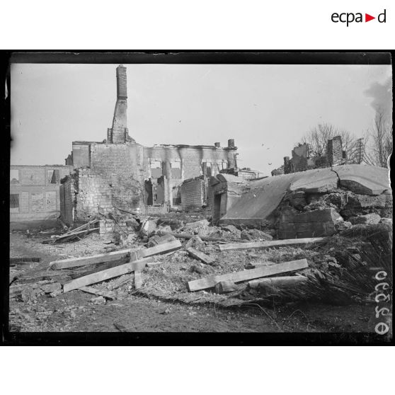 [Ruines à Aussonce, dans les Ardennes.]