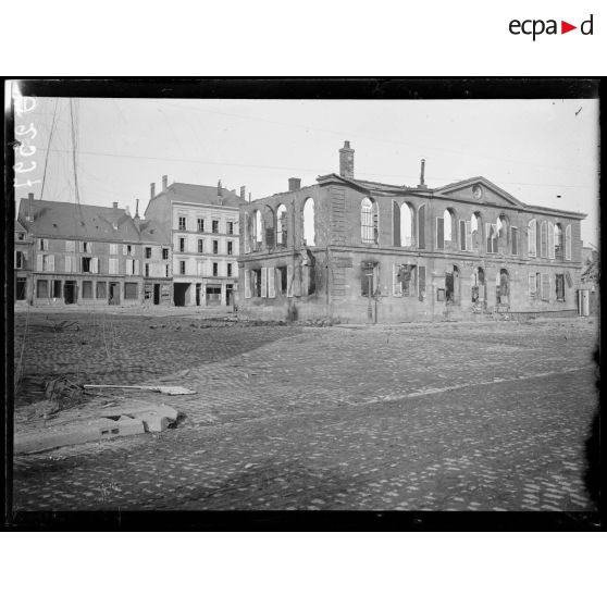 [Ruines en centre ville de Vouziers.]