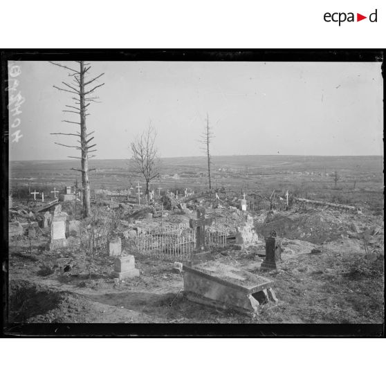 [Un cimetière dévasté.]